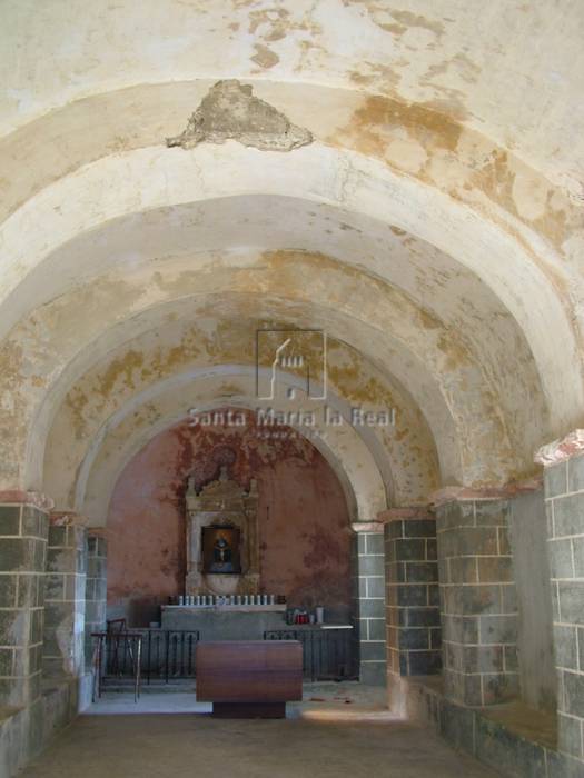 Vista interior de la ermita desde los pies