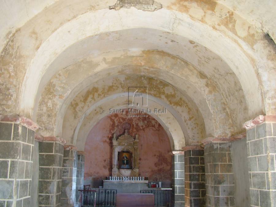 Vista interior de la ermita desde los pies