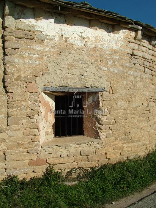 Detalle de la ventana del ábside desde el sudeste