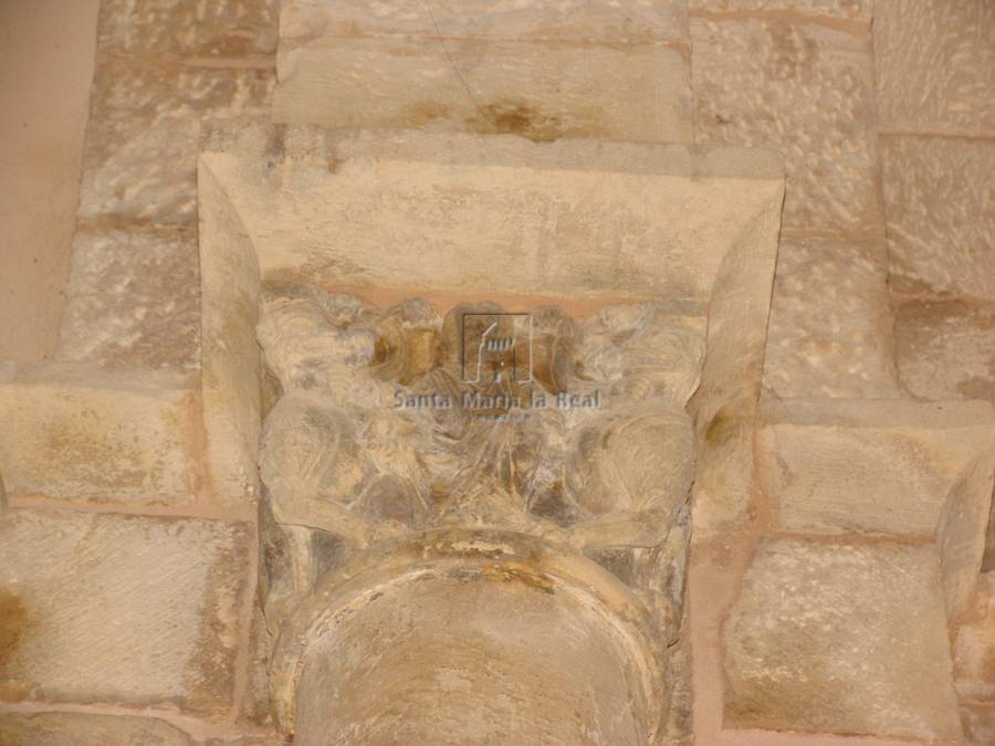 Capitel historiado del arco triunfal, del lado del evangelio