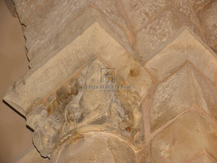 Detalle de capitel  historiado del arco triunfal, del  lado del evangelio