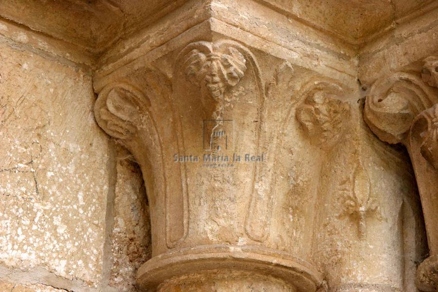 Capitel de la portada occidental de la iglesia