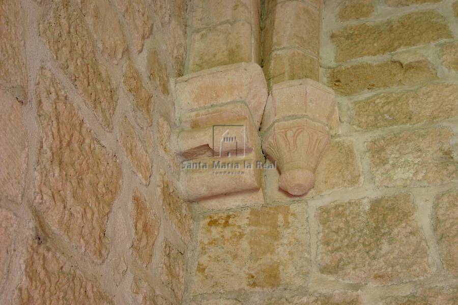 Ménsulas del interior de la capilla de San Adrián