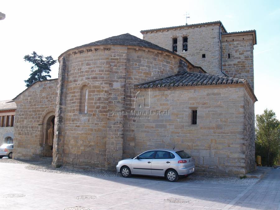 Exterior de la iglesia desde el este