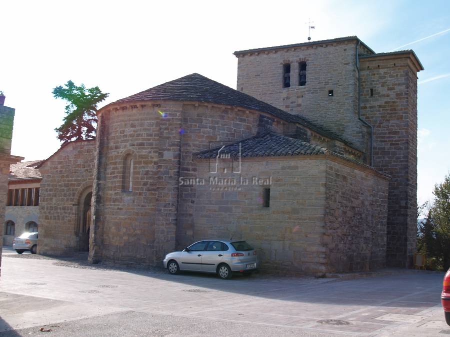 Exterior de la iglesia desde el este
