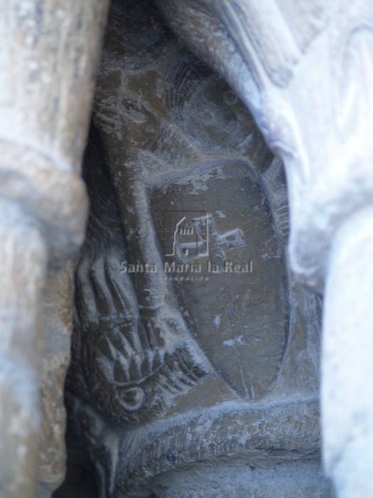 Detalle del capitel de la tercera arcada del interior del pórtico