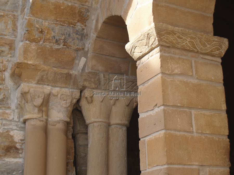Pilar de la cuarta arcada del pórtico