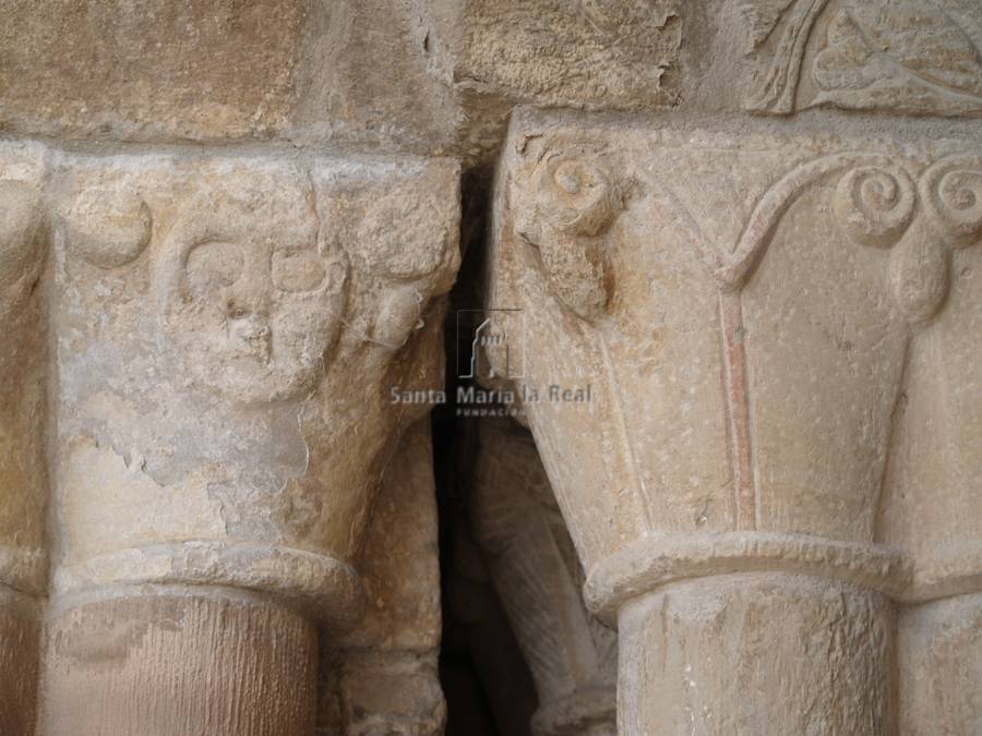 Capiteles de la cuarta arcada del pórtico