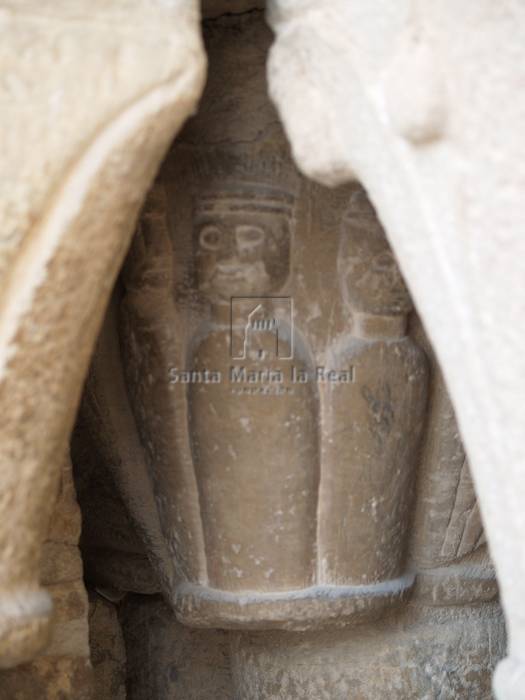 Capiteles de la tercera arcada del pórtico