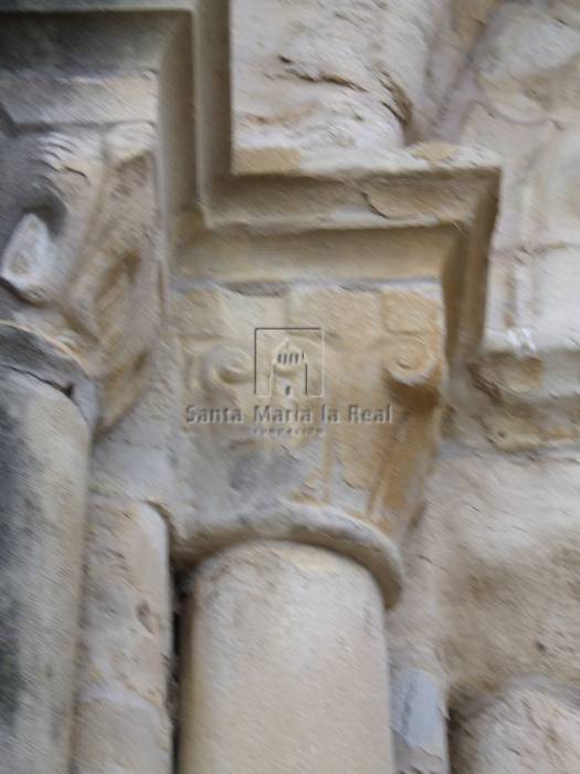 Capitel de la jamba izquierda de la portada sur