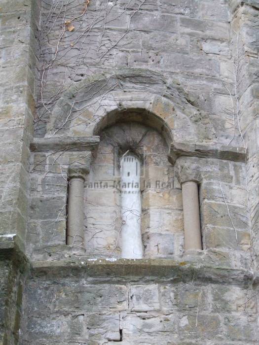 Ventana del ábside del paño norte