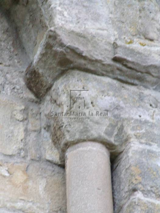 Capitel derecho de ventana del ábside,paño norte