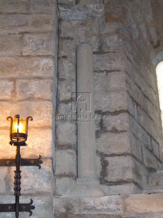 Columna de la ventana del muro sur