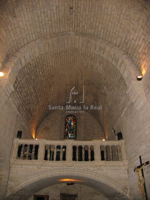 Detalle interior del coro desde la cabecera