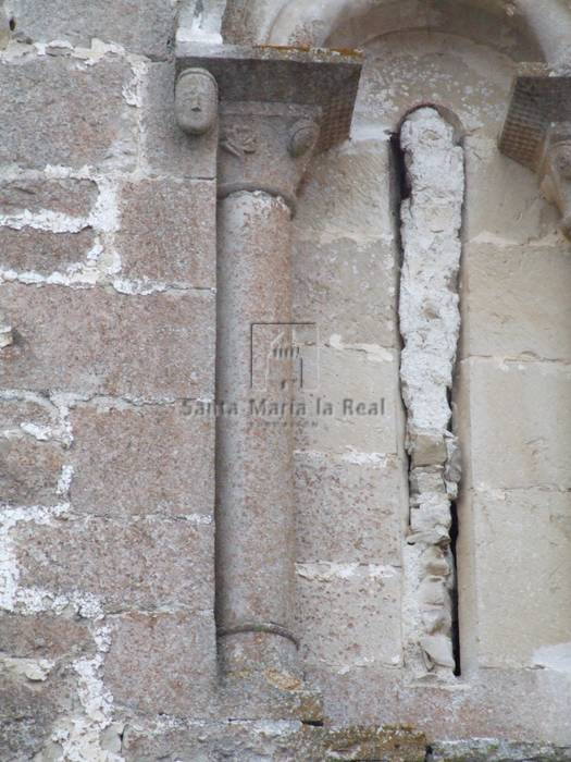 Detalle externo del lado izquierdo de la ventana de la cabecera