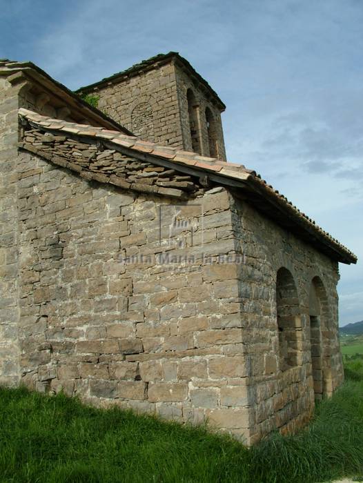 Detalle de exterior del pórtico y tramo de la torre