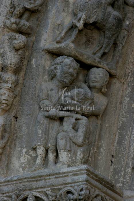 Detalle de la quinta arquivolta del lado izquierdo de la portada norte. Vida y martirio de los Santos