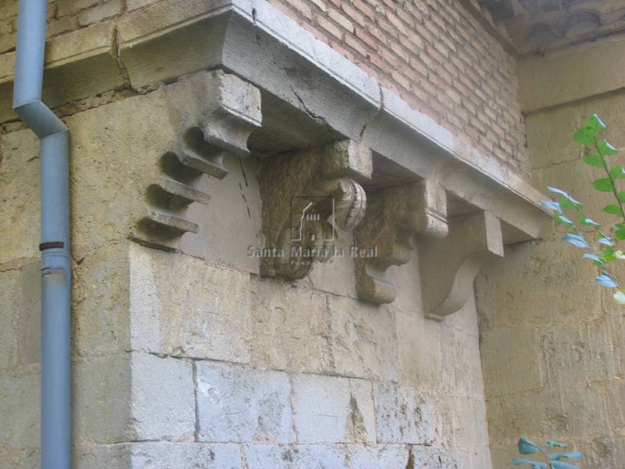 Modillones laterales del lado de la Epístola