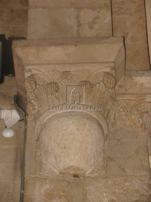 Capitel interior del lado de la Epístola