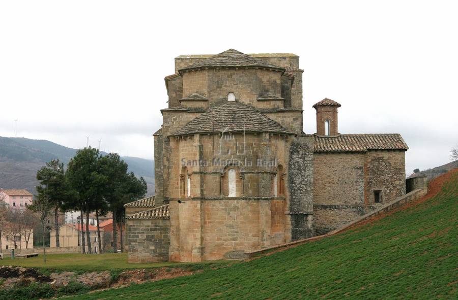 Exterior de la iglesia desde el este