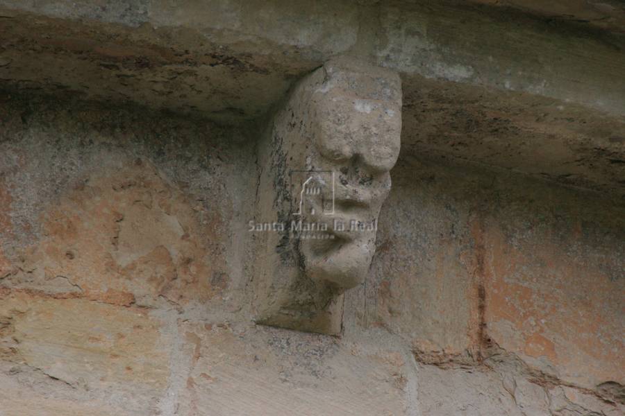 Canecillo del ábside