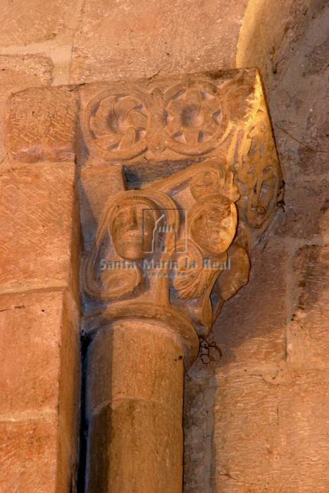 Capitel de la ventana del cimborrio