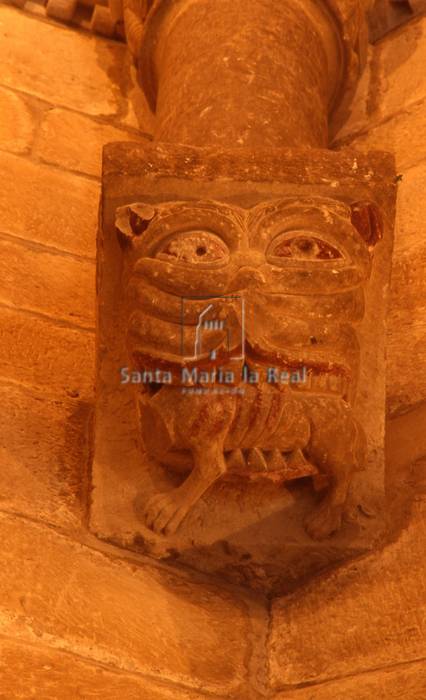 Detalle de una ménsula del interior. Monstruo antropomorfo