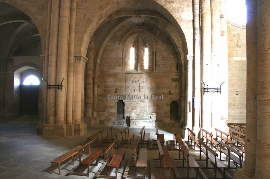 Interior.Ventanal del muro norte