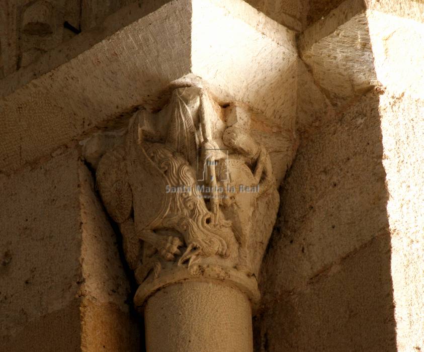 Capitel del ábside central Capitel del ábside central