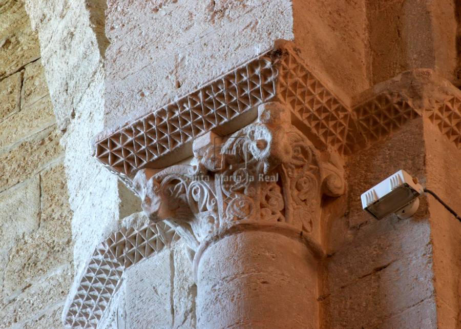 Capitel del arco triunfal