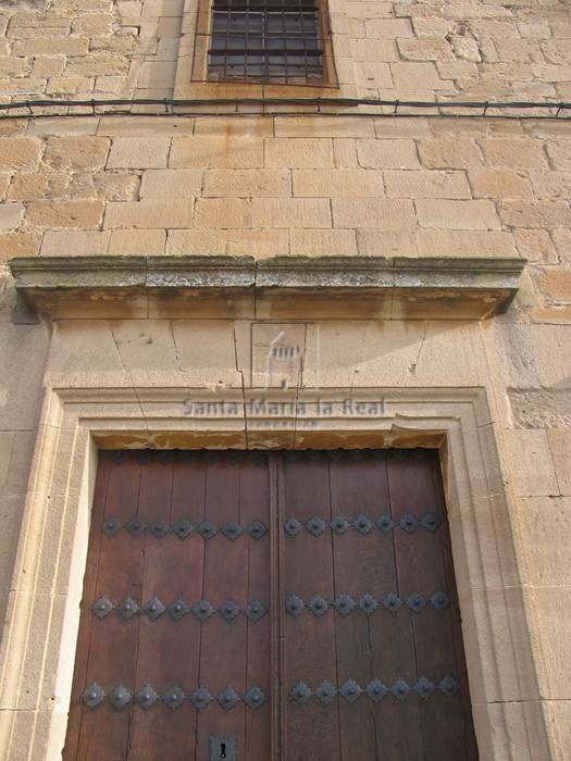 Detalle exterior de la portada oeste