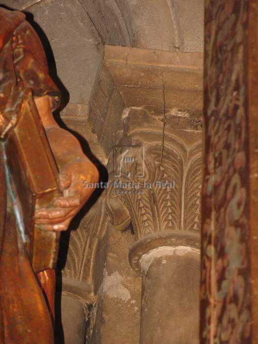Detalles de la ventana del ábside desde el interior