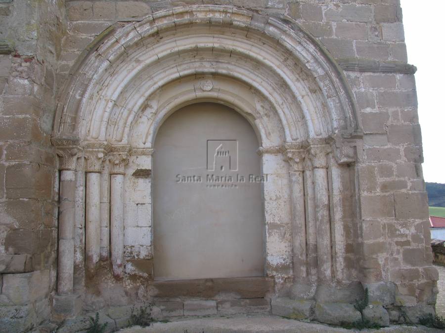 Vista exterior de la portada norte