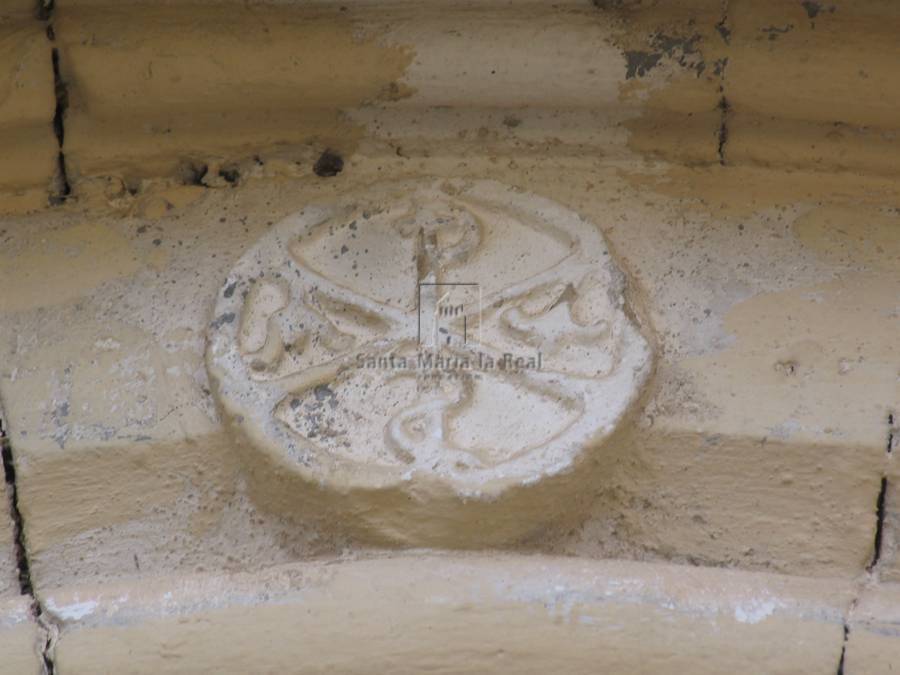 Crismón de la portada norte
