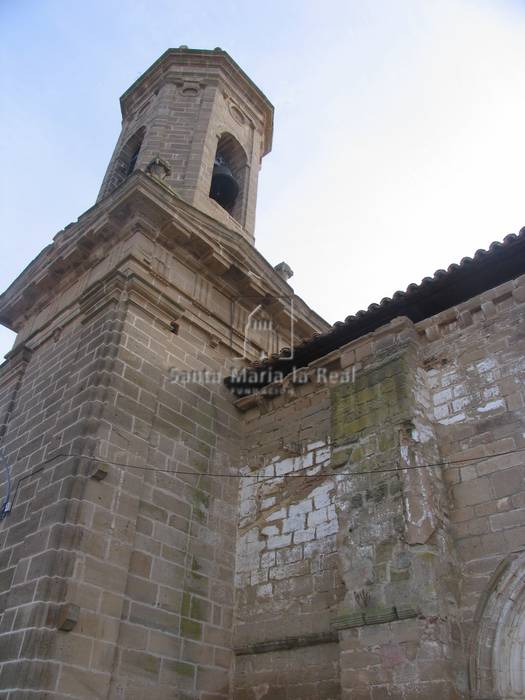 Detalle exterior de la torre y fachada norte