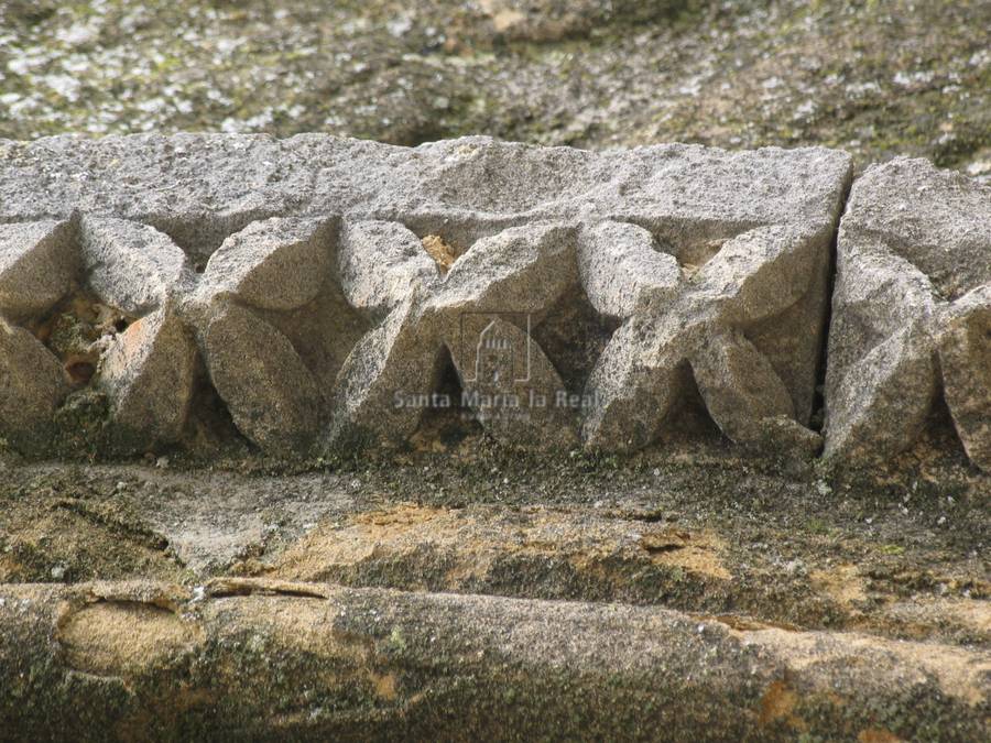 Detalle de la chambrana exterior de la portada meridional