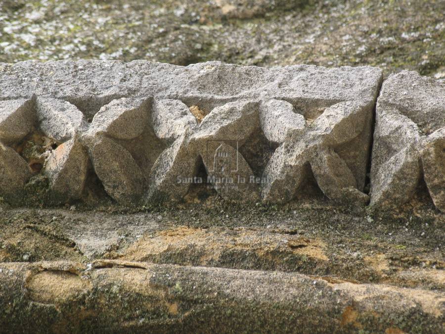 Detalle de la chambrana exterior de la portada meridional