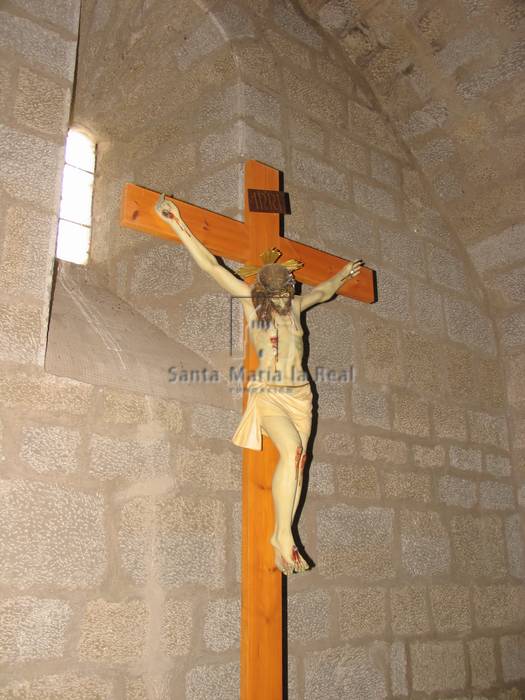 Crucifijo en el interior del ábside