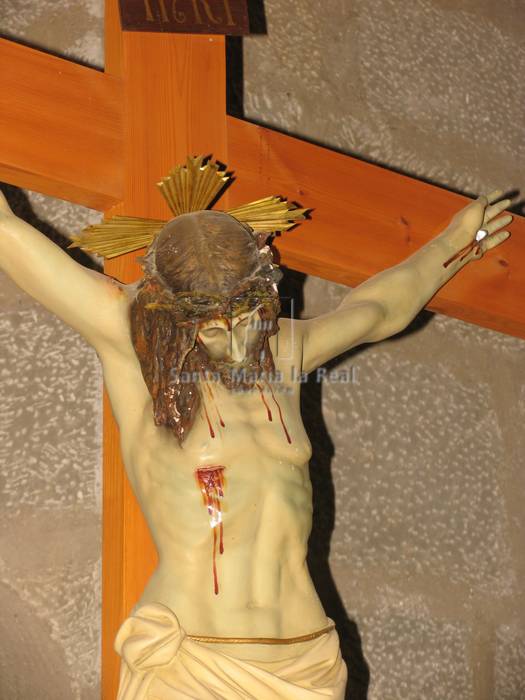Detalle del crucifijo en el interior del ábside