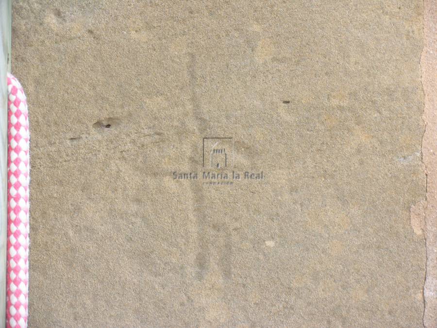 Marca de cantero en la zona de la portada