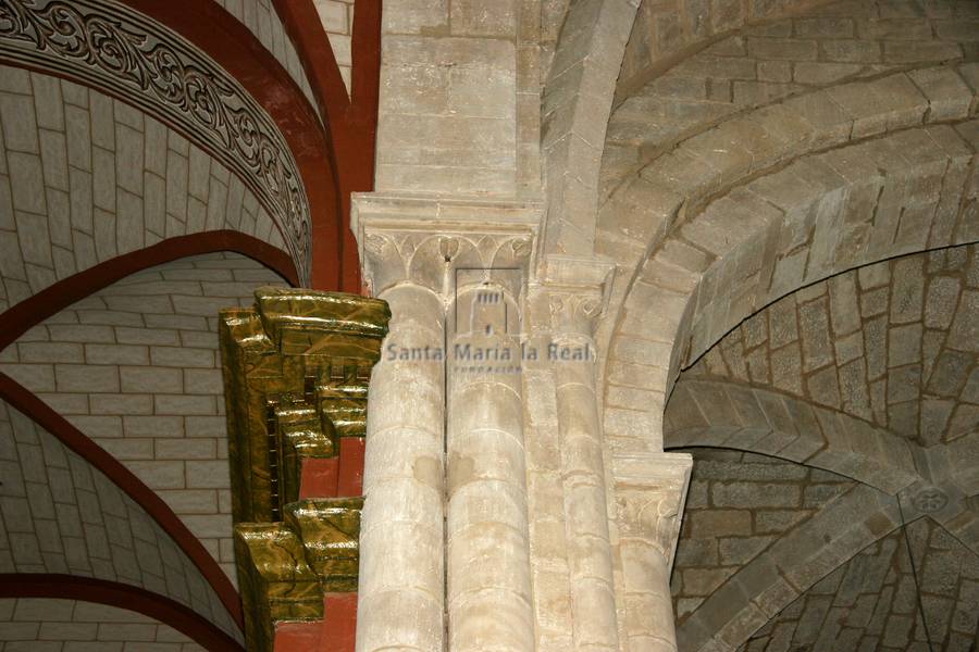 Detalle de los arcos de embocadura