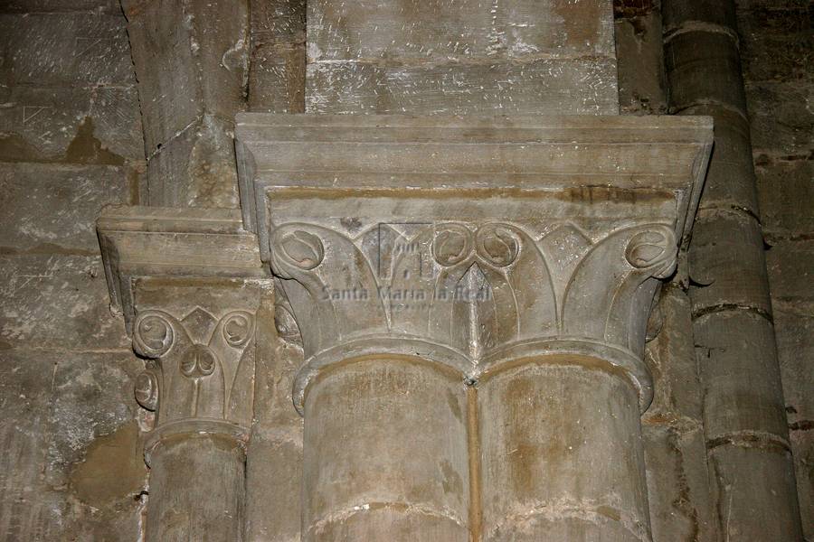 Capiteles del interior