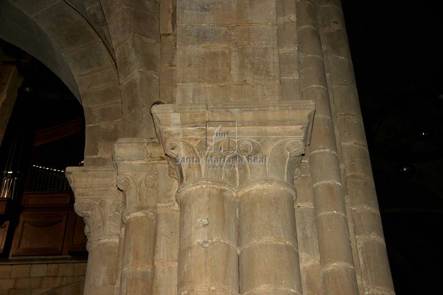 Capiteles del interior