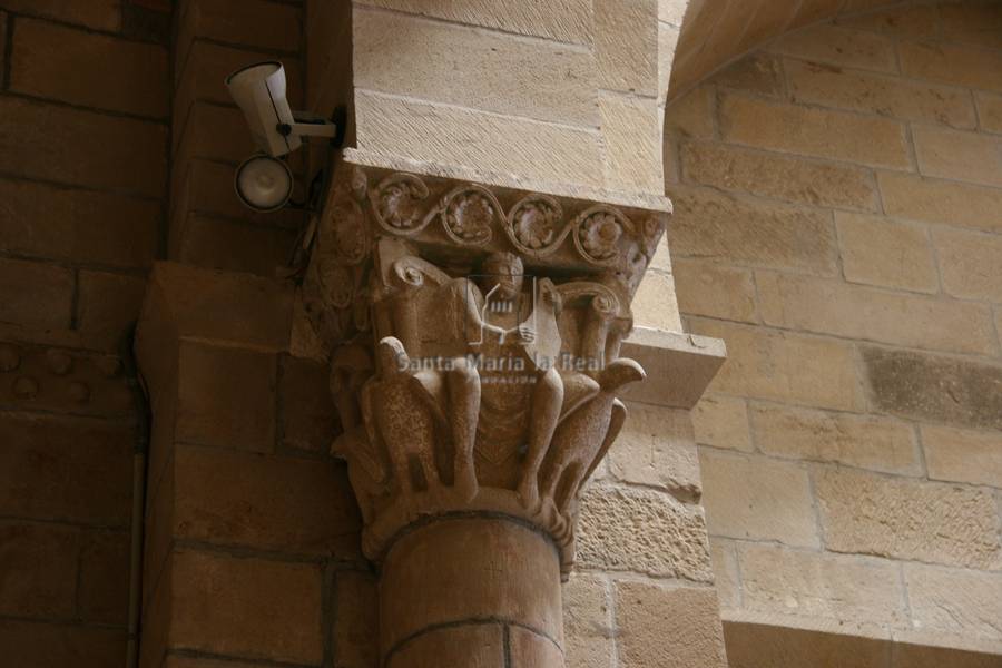 Capitel del lado meridional de uno de los arco que soportan el cimborrio barroco