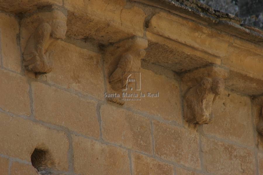 Canecillos del muro norte