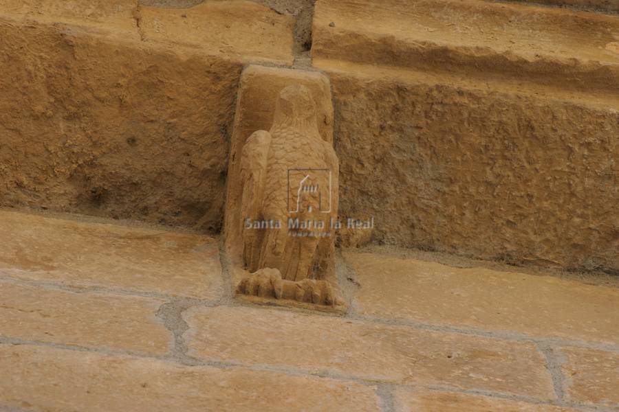 Canecillo del muro sur. Pájaro