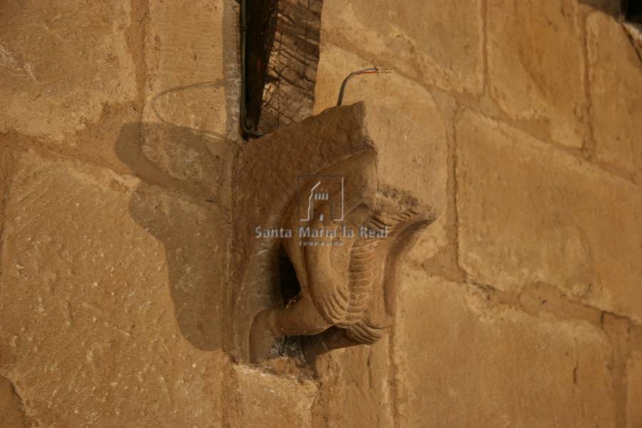 Detalle de una ménsula en el interior de la nave