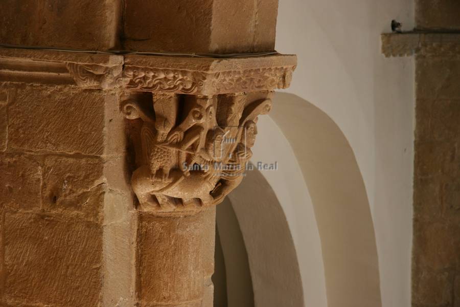 Capitel del interior de la nave