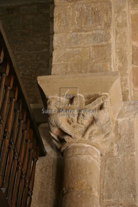 Capitel del interior de la nave
