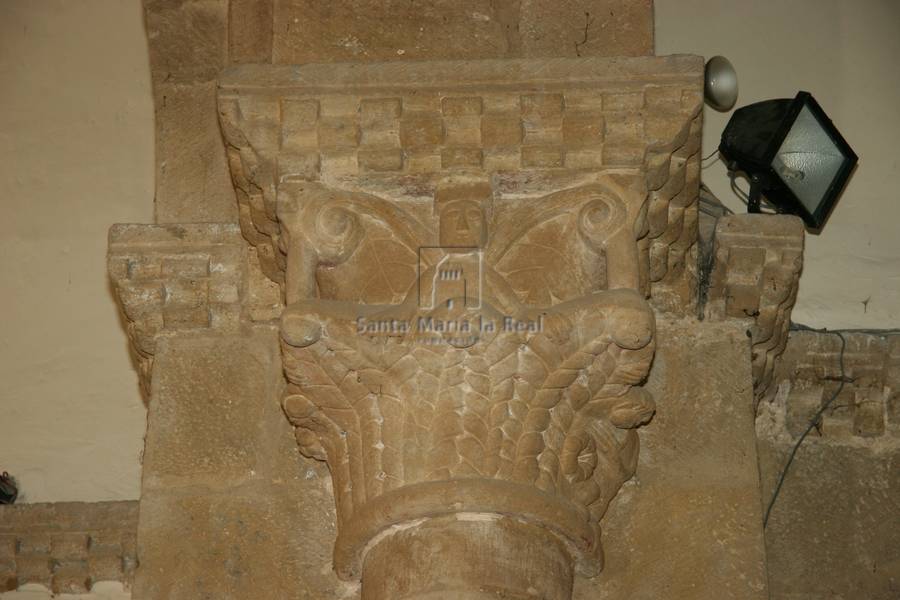 Capitel del interior de la nave